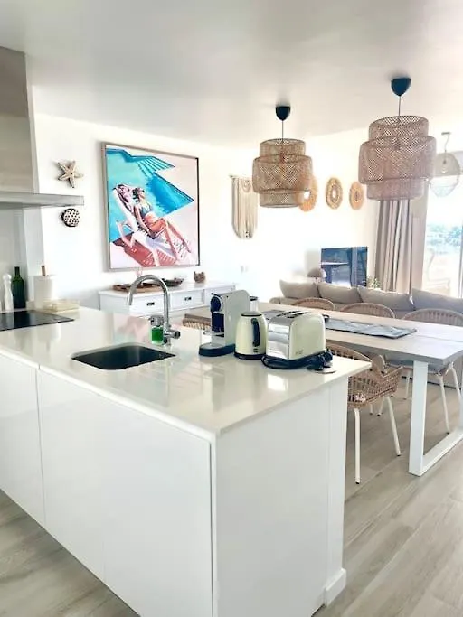 Stunning Three Bedroom Townhouse With Great Views! Estepona Apartment
