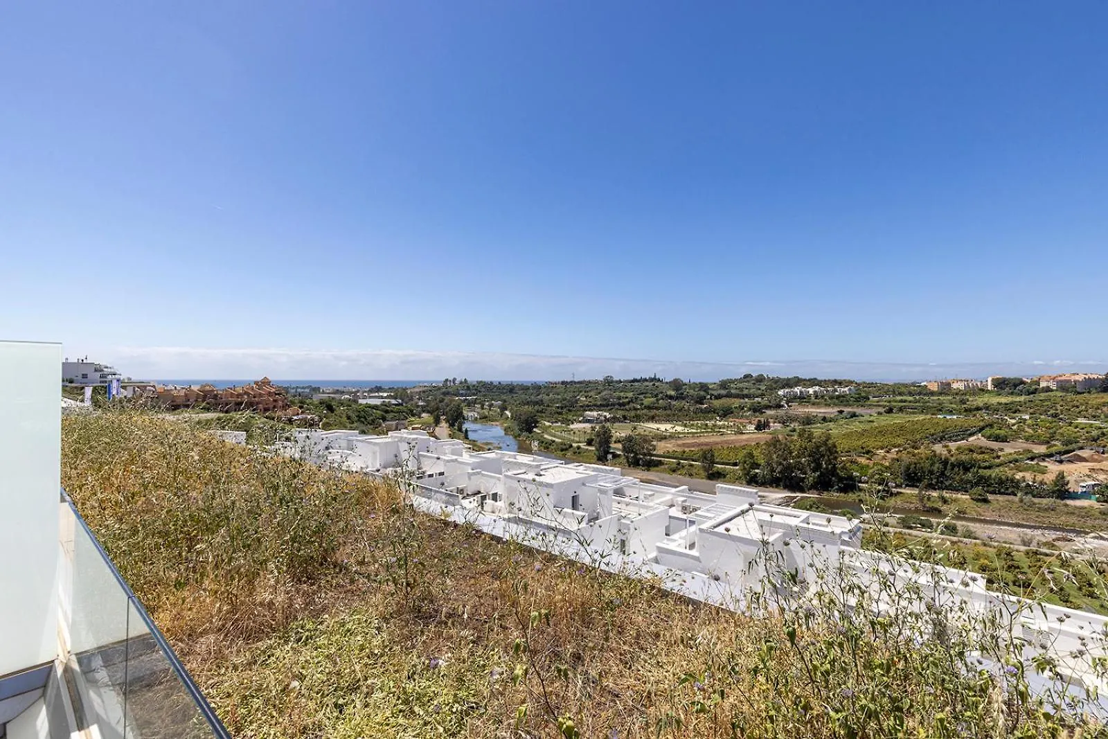 Stunning Three Bedroom Townhouse With Great Views! Estepona Apartment