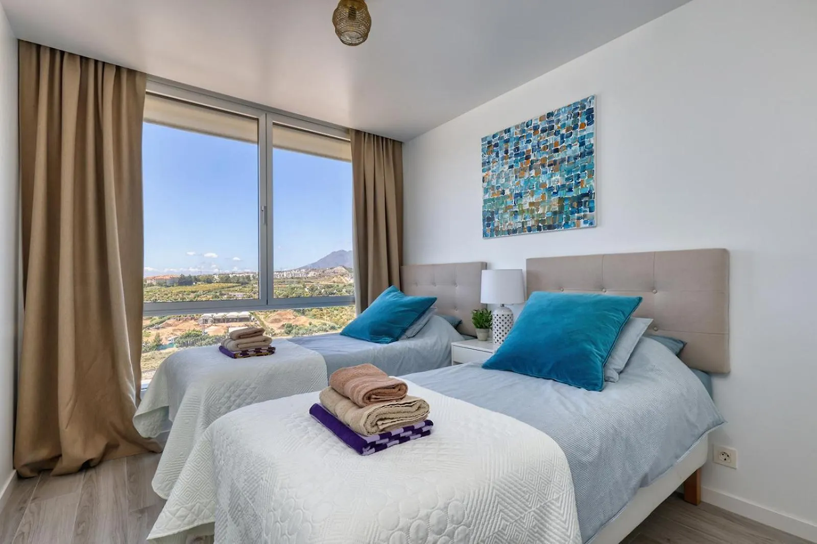 Stunning Three Bedroom Townhouse With Great Views! Estepona Apartment