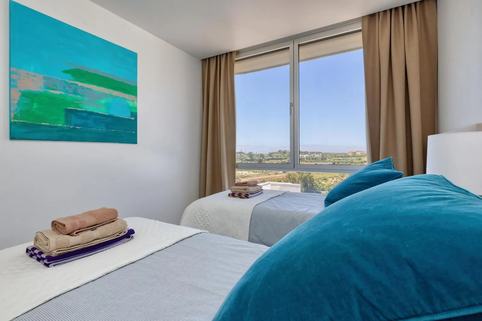 Stunning Three Bedroom Townhouse With Great Views! Estepona Apartment