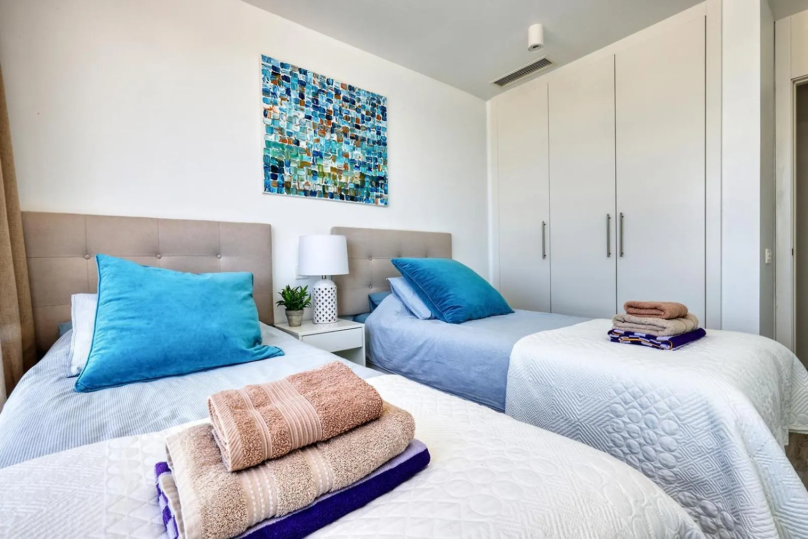 Stunning Three Bedroom Townhouse With Great Views! Estepona Appartamento